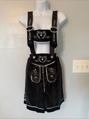 Women’s Lederhosen Shorts and Suspenders